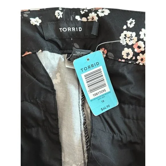 Torrid Womens Black Floral Cuffed Shorts With Perforated Belt Size 18 Cotton - Picture 6 of 6